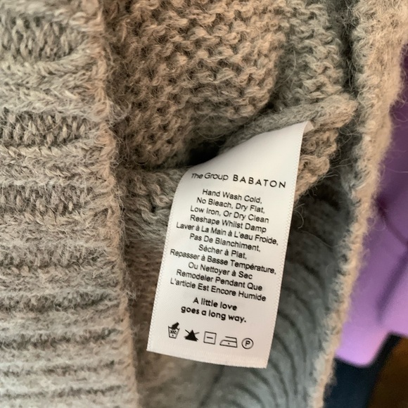 *Like-New* Babaton ‘Day Off’ 100% Alpaca Sweater - Picture 11 of 12
